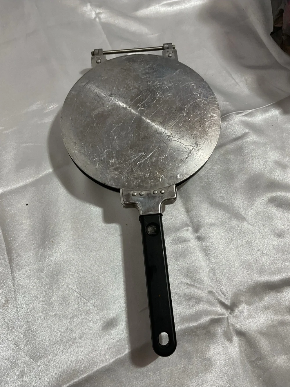 Aluminum Round Waffle/Panini Press with Black Handle